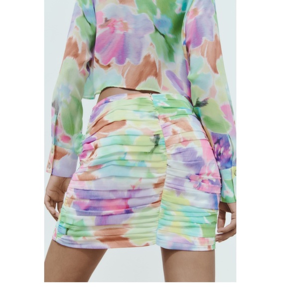 Zara ruched printed mini skirt - Multi Colored ✨ - Picture 6 of 11